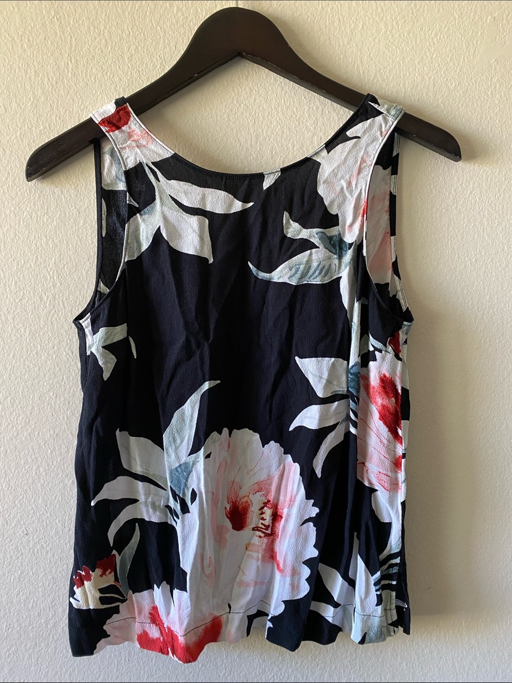 Dynamite Black Floral Sleeveless Blouse